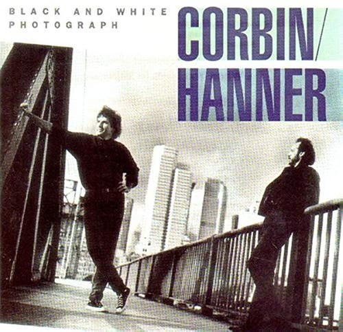 Corbin hanner black white - &,