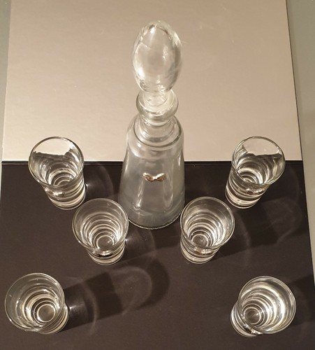 Servizio liquore con bottiglia