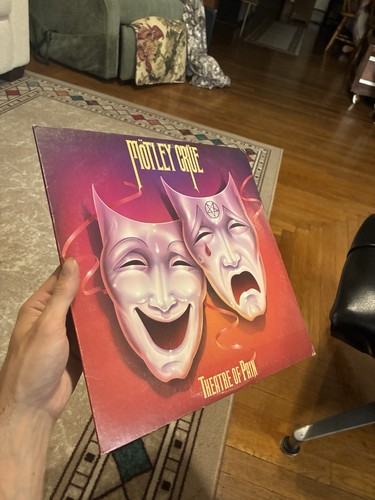 Motley crue theatre - motley, pain