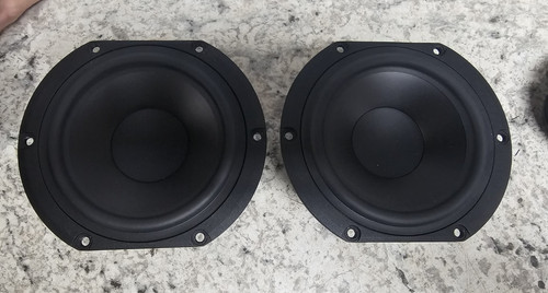 Una coppia woofer alta - una,