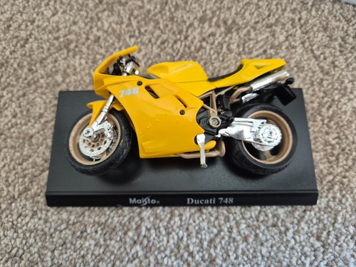 Ducati 748 gialla - 1/18, modello