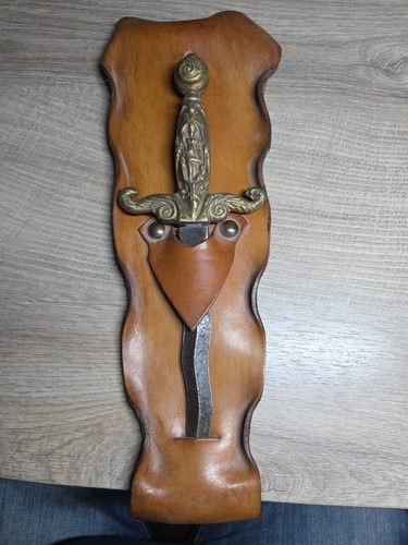 Tagliacarte medievale con - tagliacarte,