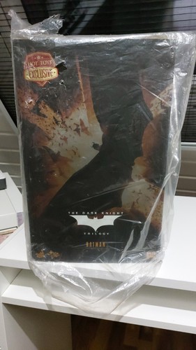 Hot toys batman - batman, begins