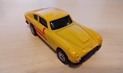 Corgi aston martin db6 - aston, giallo