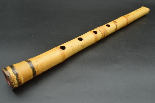 Antico strumento flauto - a,