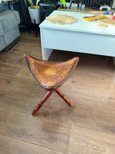 Rarissimo sgabello treppiede