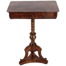 Antico tavolino da cucito