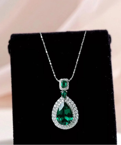 Collana con ciondolo - , e