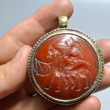 Bellissimo ciondolo amuleto