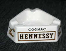 collezionismo pubblicitario   "COGNAC HENNESSY "posacenere LAVENIA 