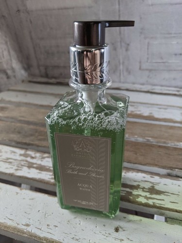 Antica farmacista acqua bagno