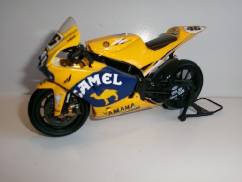 Valentino rossi yamaha - valentino,