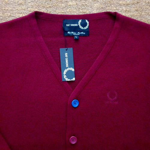Cardigan nuovo con etichette