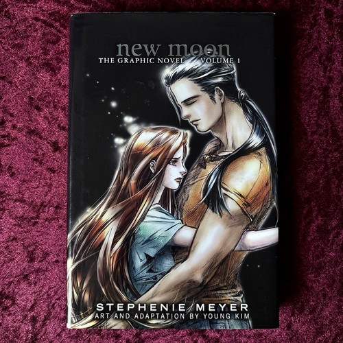 New moon graphic novel - moon:,
