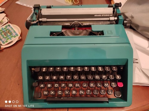 Macchina scrivere olivetti - ,