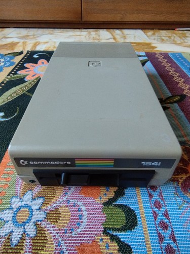 Commodore 1541 floppy drive - commodore,