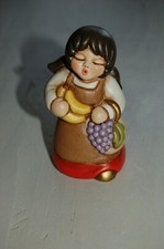 Thun donna con frutta -