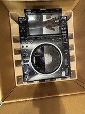 2 Pioneer DJ CDJ-3000's