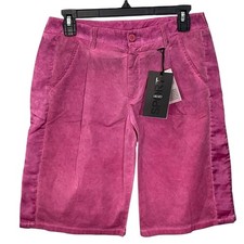 Pantaloncini corti nuovi con
