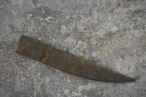 Ww1 old wooden tin - tin, scabbard