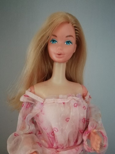 Barbie superstar kissing - barbie,