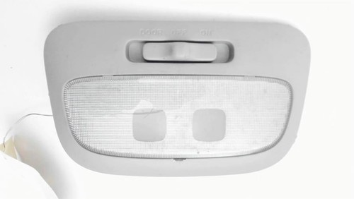 Luce cortesia toyota yaris - cortesia,