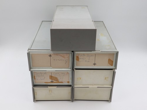 Box con carrelli porta - box,