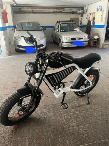 Bici elettrica bianca tipo