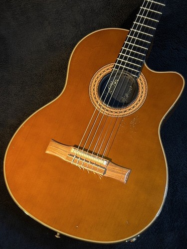 Chitarra classica elettrica