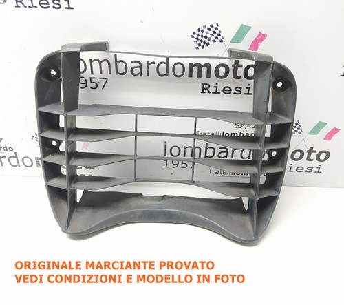 Carena grigia radiatore presa