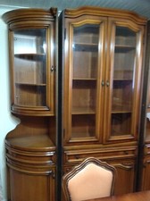 mobile in legno da soggiorno con vetrina 