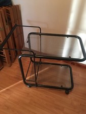 carrello portautensili nero e vetro, con ruote e scomparto per bottiglie