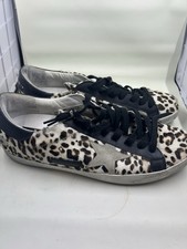 Sneakers superstar Golden