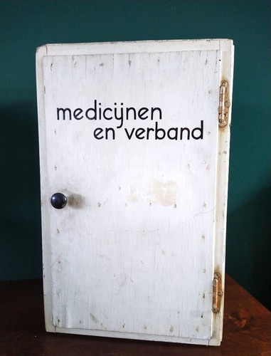 Armadietto per medicinali - , i