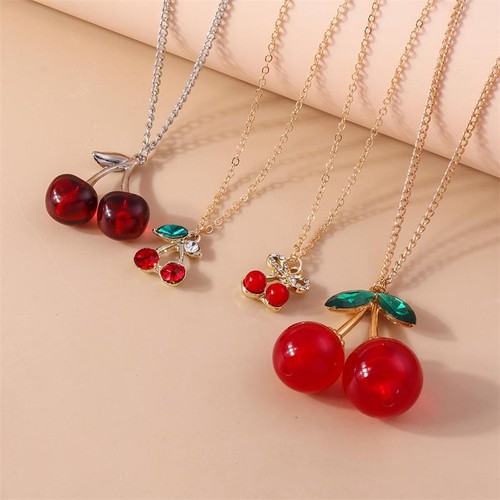 Collana con ciondolo ciliegia