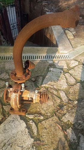 Pompa antica trattore slanzi - pompa,