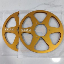 Un paio di bobine a nastro oro