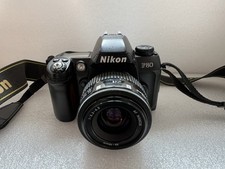 Fotocamera reflex a pellicola Nikon F80 con obiettivo AF Nikkor 35-70