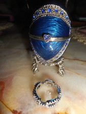 Un uovo con manico Faberge con