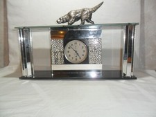 Orologio sveglia meccanico  da tavolo antico. Art Decò in vetro e cane da caccia