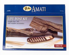 Scialuppa antica in legno e