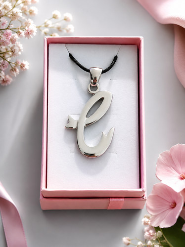 Collana con ciondolo lettera - lettera, c