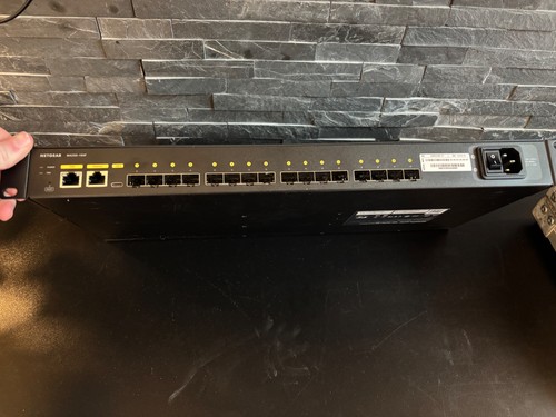 Netgear m4250 16xf - m4250-16xf, av-line