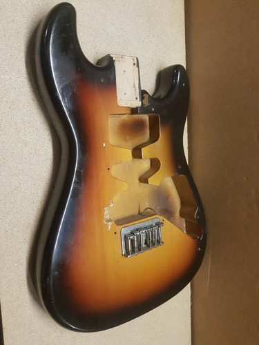 1984 squier fender - by,