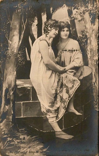 Cartolina donne sedute su - cartolina,