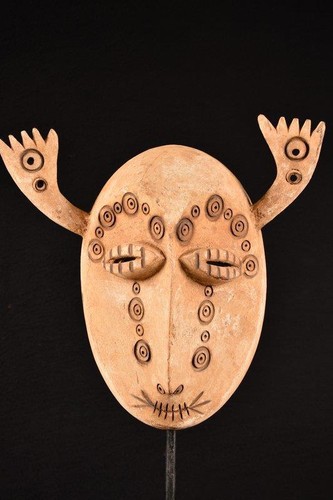 22126 una maschera primitiva - una,