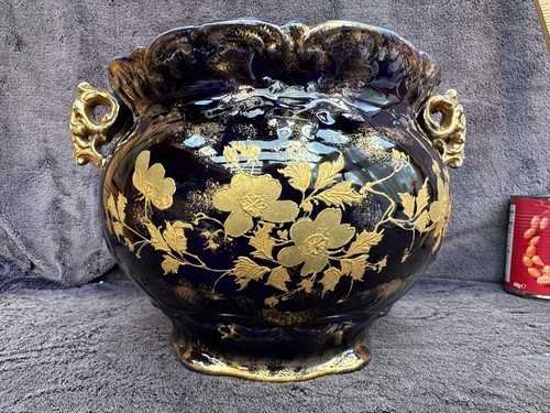 Grande antico vaso per piante