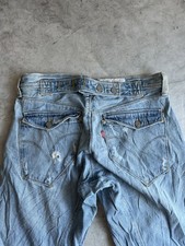 Molti jeans ingegnerizzati