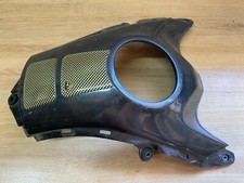 UN CACHE CARENAGE DE RESERVOIR