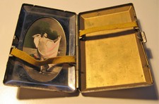 Portasigarette da uomo. Erotismo